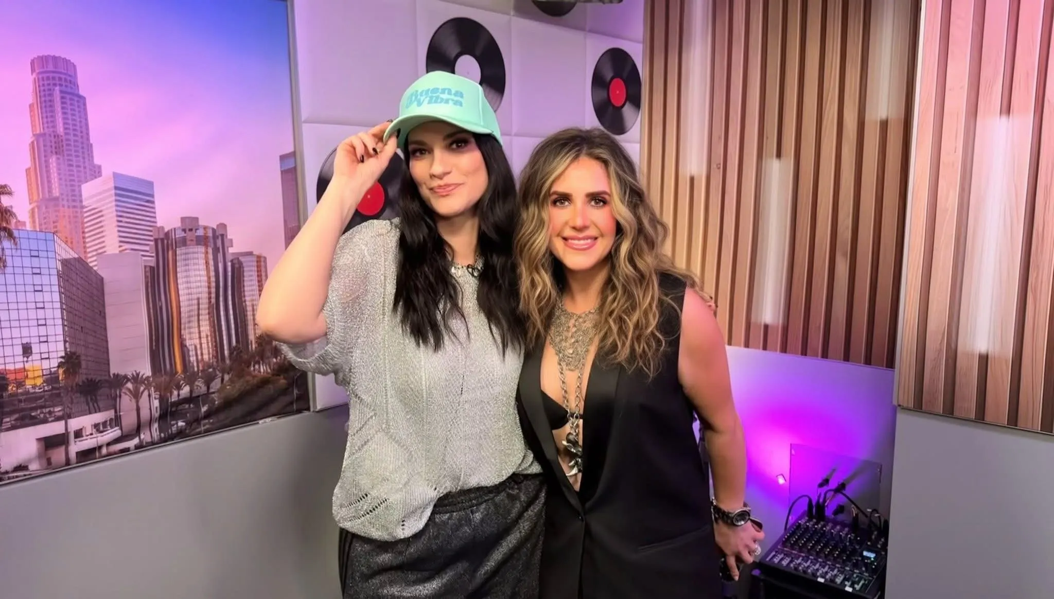 Erika Reyna con invitados en Talento en Escena (1)